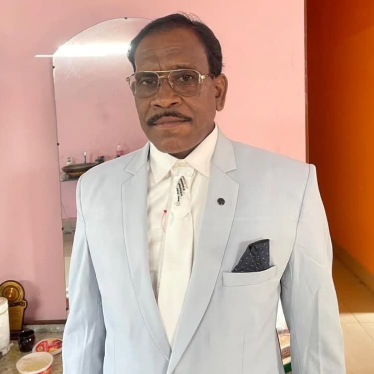 Jamshedpur news. मंत्री रामदास सोरेन के छोटे भाई का रिम्स में निधन, भुइयांडीह में हुआ अंतिम संस्कार