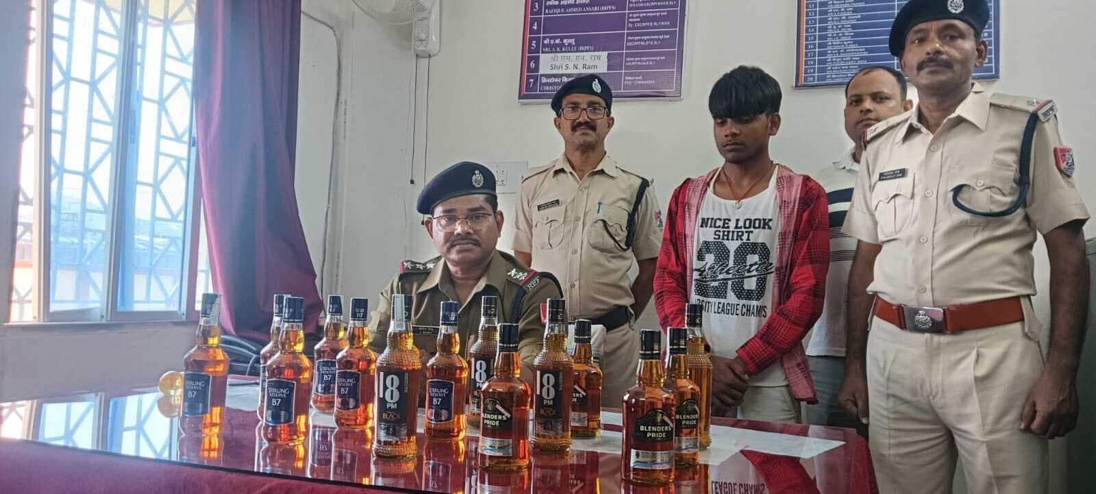 विदेशी शराब के साथ युवक को दबोचा