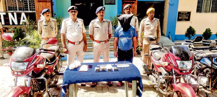 बाइक चोरी का मुख्य आरोपी अरेस्ट चोरी की तीन मोटर बाइक जब्त