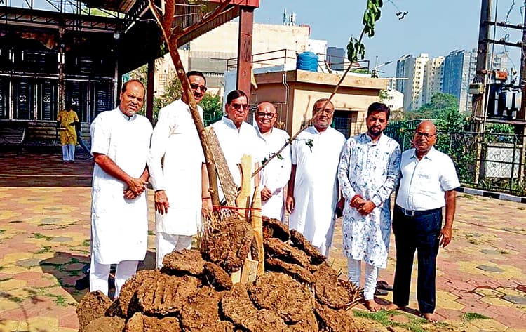 पूजन के बाद मारवाड़ी समाज ने किया होलिका दहन