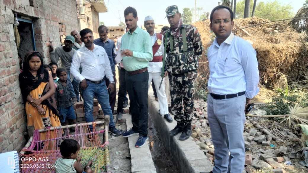 Nawada News : गंगटा महादलित टोला पहुंचे डीएम, तो जमीनी हकीकत से रू-ब-रू