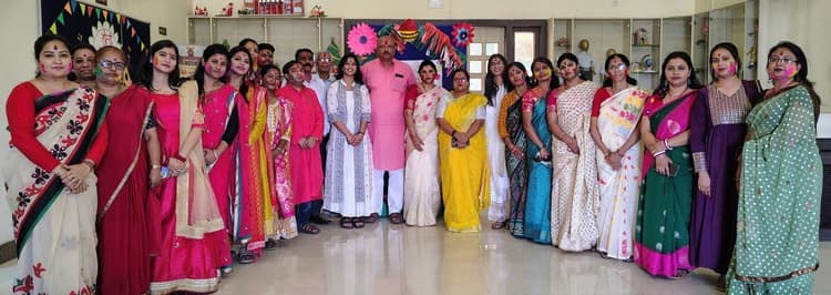 Bokaro News : होली के हिंदी-भोजपुरी गीतों पर झूम रहा बोकारो