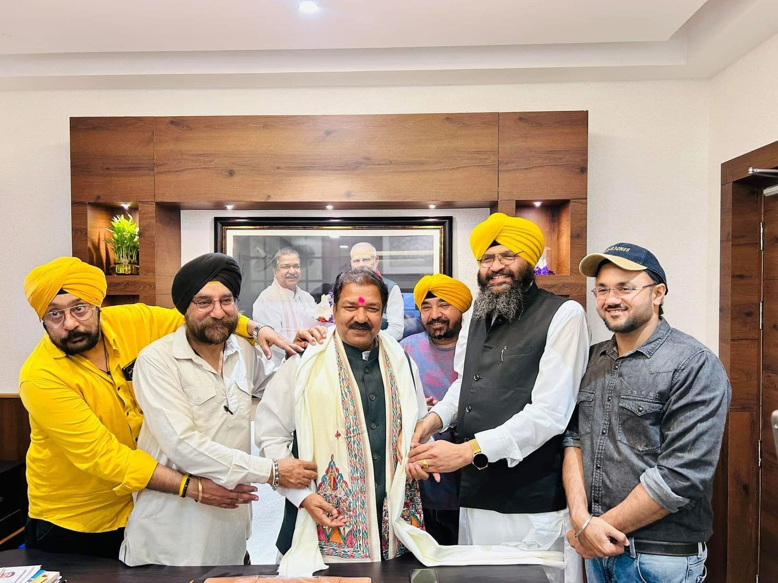 डॉ दिलीप जायसवाल को किया सम्मानित