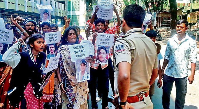 आर्टिस्ट वेद के हत्यारों को दें फांसी, पीड़ितों की गुहार