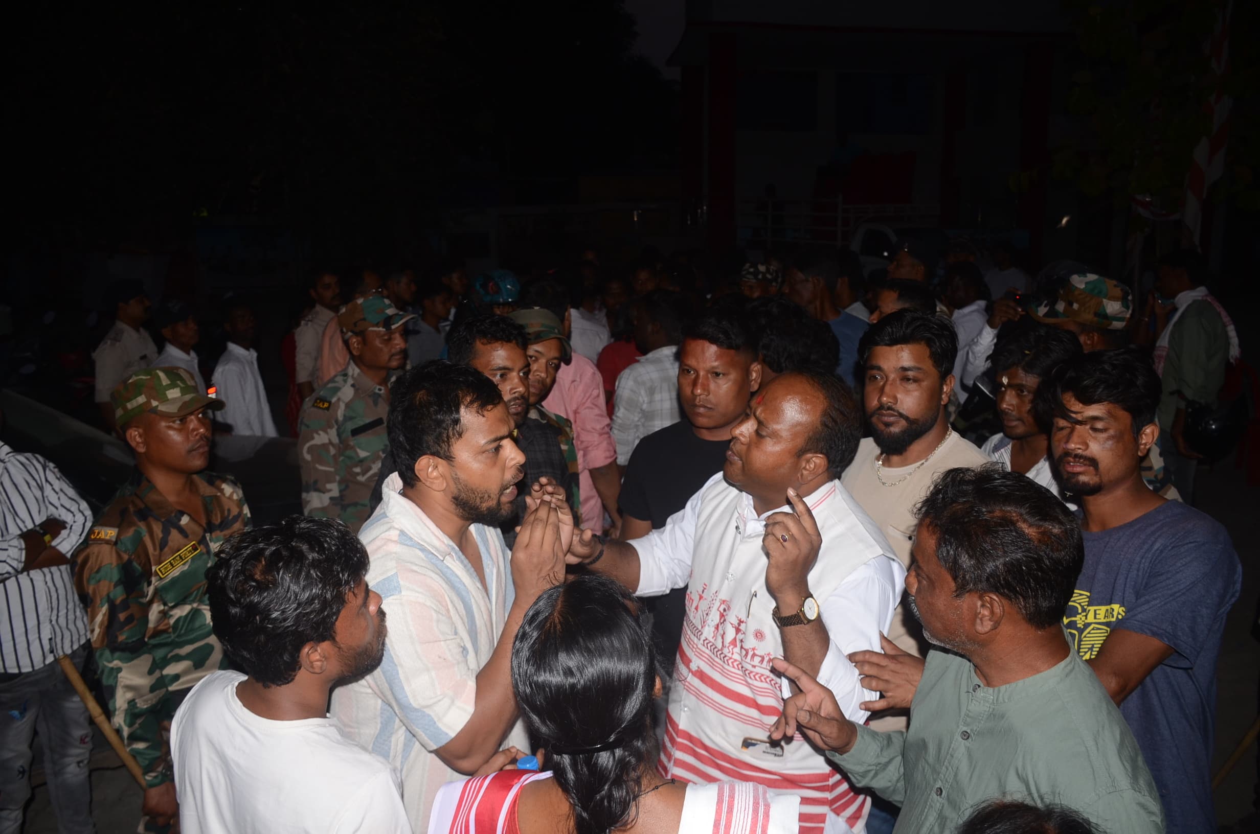 Ranchi News : सिरमटोली फ्लाइओवर के रैंप मुद्दे पर बैठक, दो गुटों में झड़प