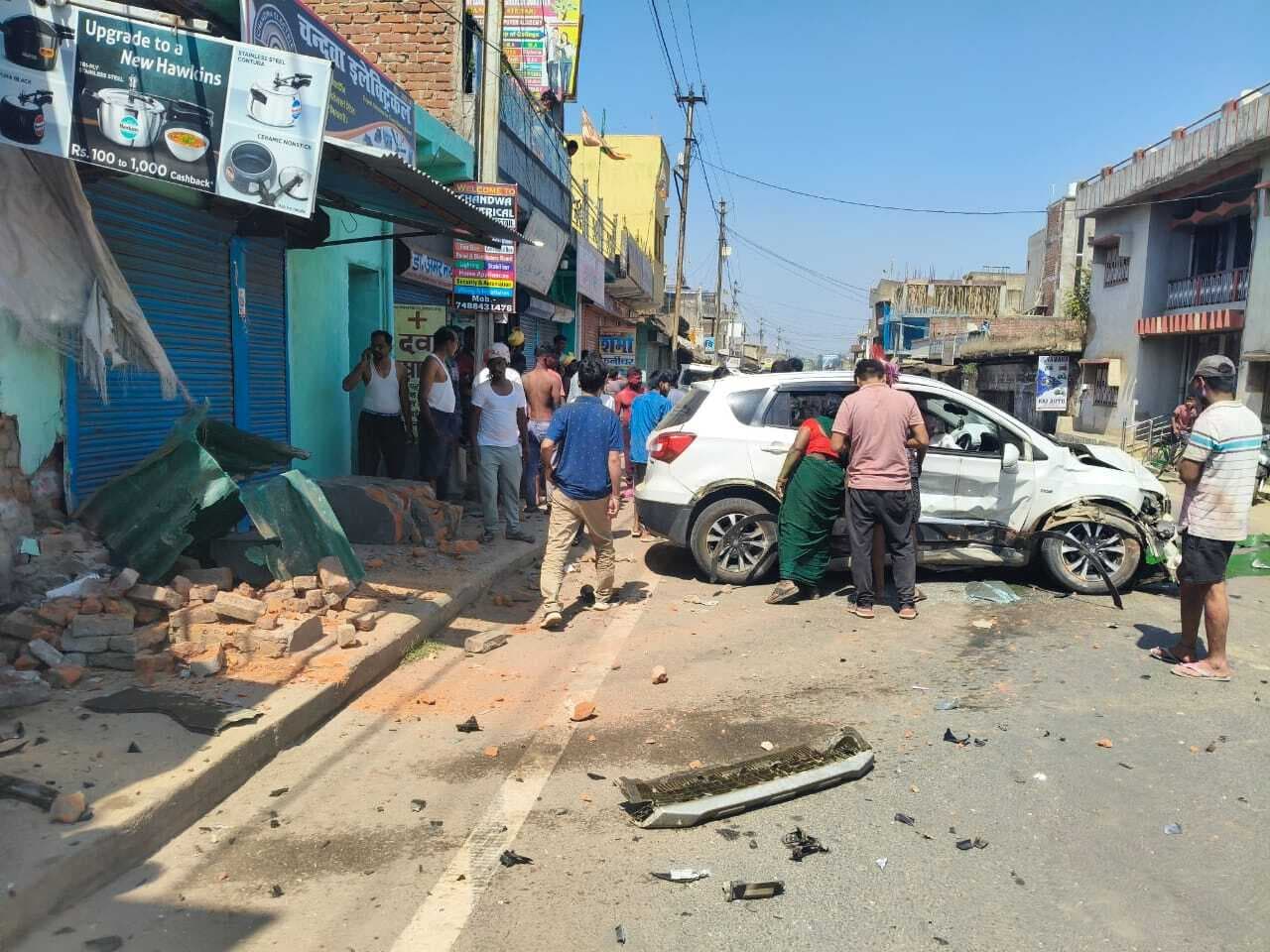 दुर्घटना व मारपीट के मामले में नौ घायल