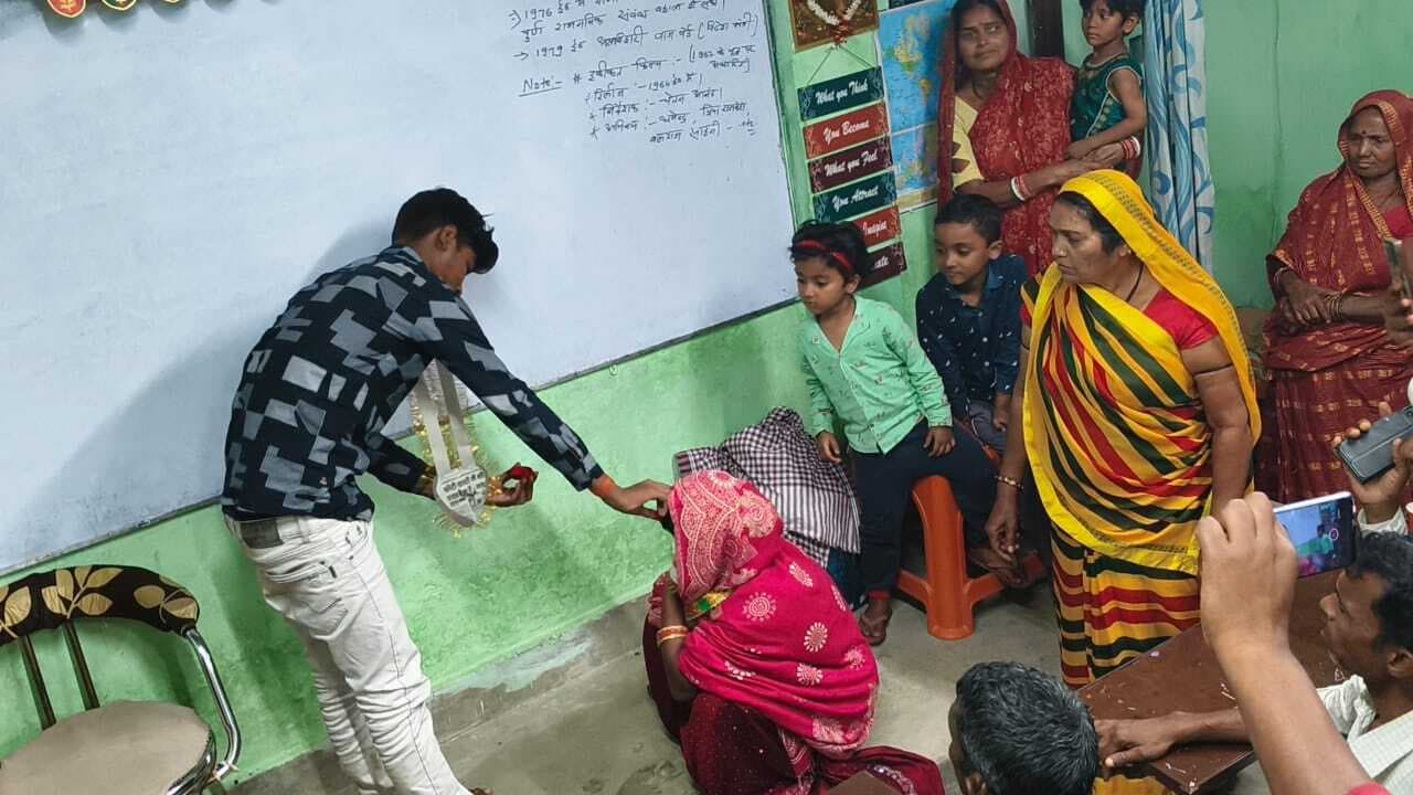 परबत्ता में तीन बच्चों की मां के साथ किशोर का सरपंच ने करायी शादी