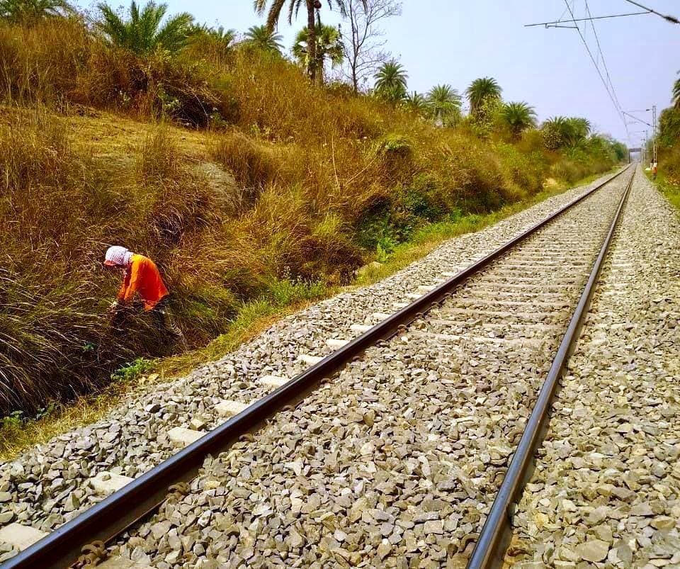जमालपुर के आसपास रेलवे ट्रैक किनारे अग्नि सुरक्षा उपायों को किया जा रहा सुदृढ़