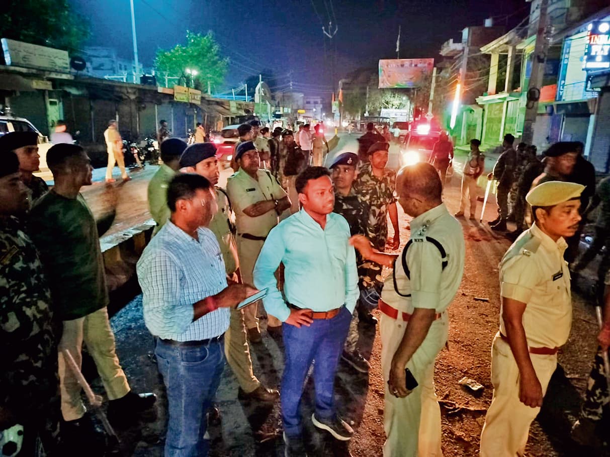 Jehanabad : मटका फोड़ने को लेकर उपजे विवाद में हुई रोड़ेबाजी