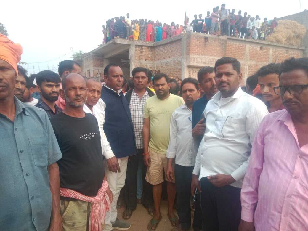 Giridih News :рд╕рдбрд╝рдХ рд╣рд╛рджрд╕реЗ рдореЗрдВ рдШрд╛рдпрд▓ рдпреБрд╡рдХ рдХреА рдЗрд▓рд╛рдЬ рдХреЗ рджреМрд░рд╛рди рдореМрдд