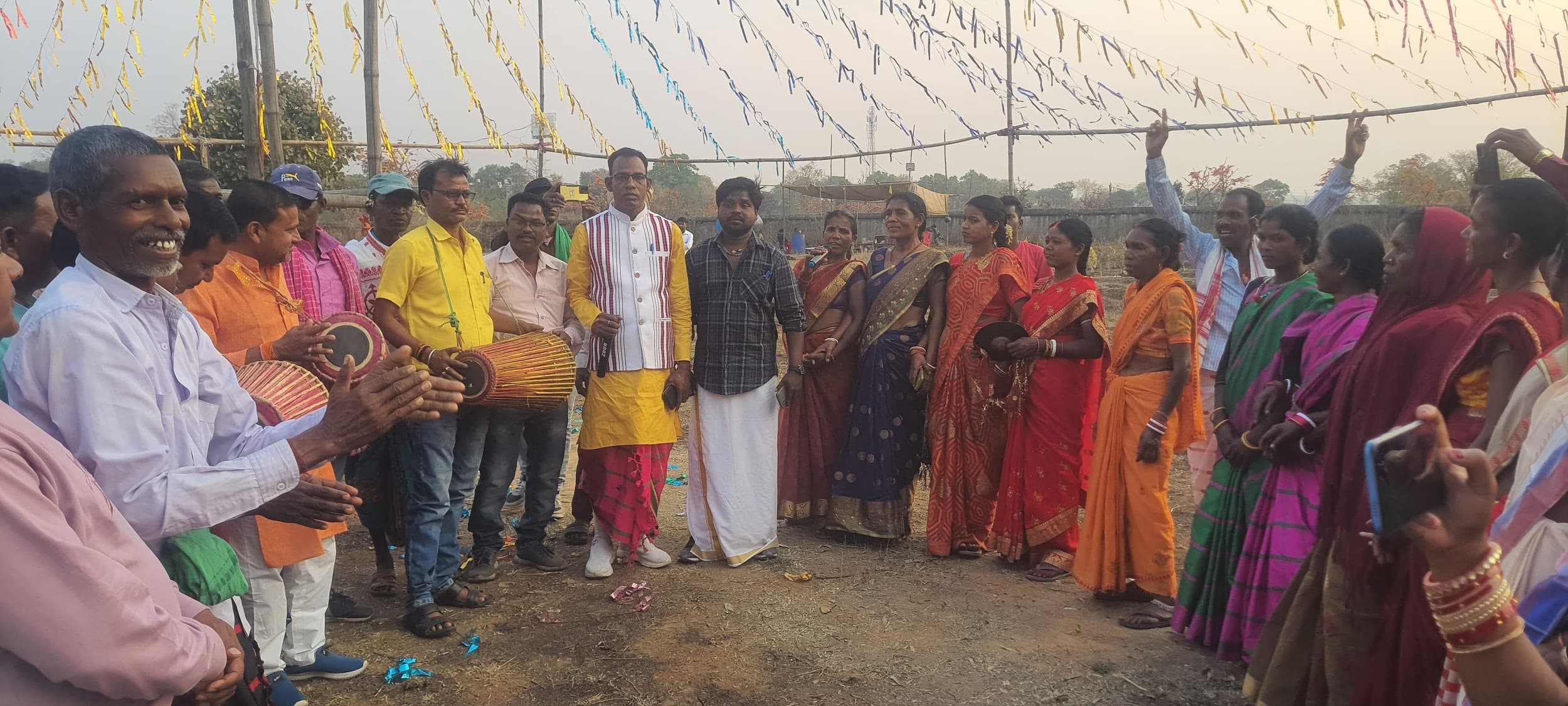 Bokaro News : बिधरीटांड़ में धूमधाम से मना प्रकृति पर्व सरहुल