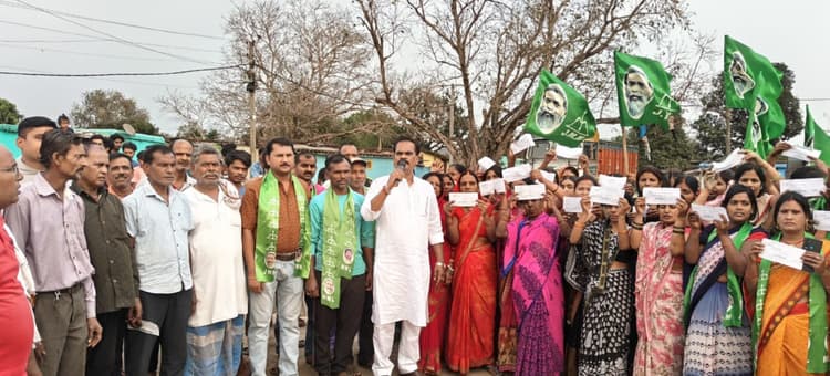 Bokaro News : राज्य के लोगों को मिल रहीं हैं बेहतर सुविधाएं : मंटू