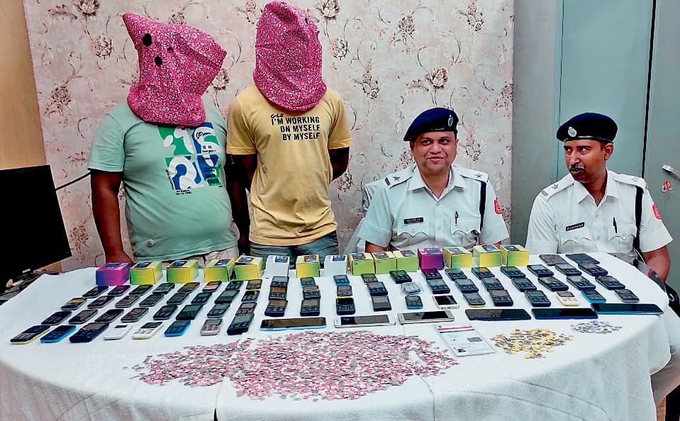 दो साइबर अपराधी पुलिस के हत्थे चढ़े