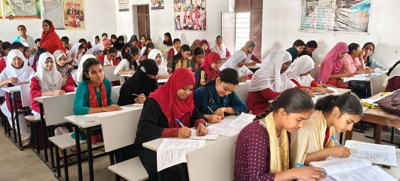 उच्च माध्यमिक व इंटर कॉलेजों में 11वीं वार्षिक परीक्षा शुरू