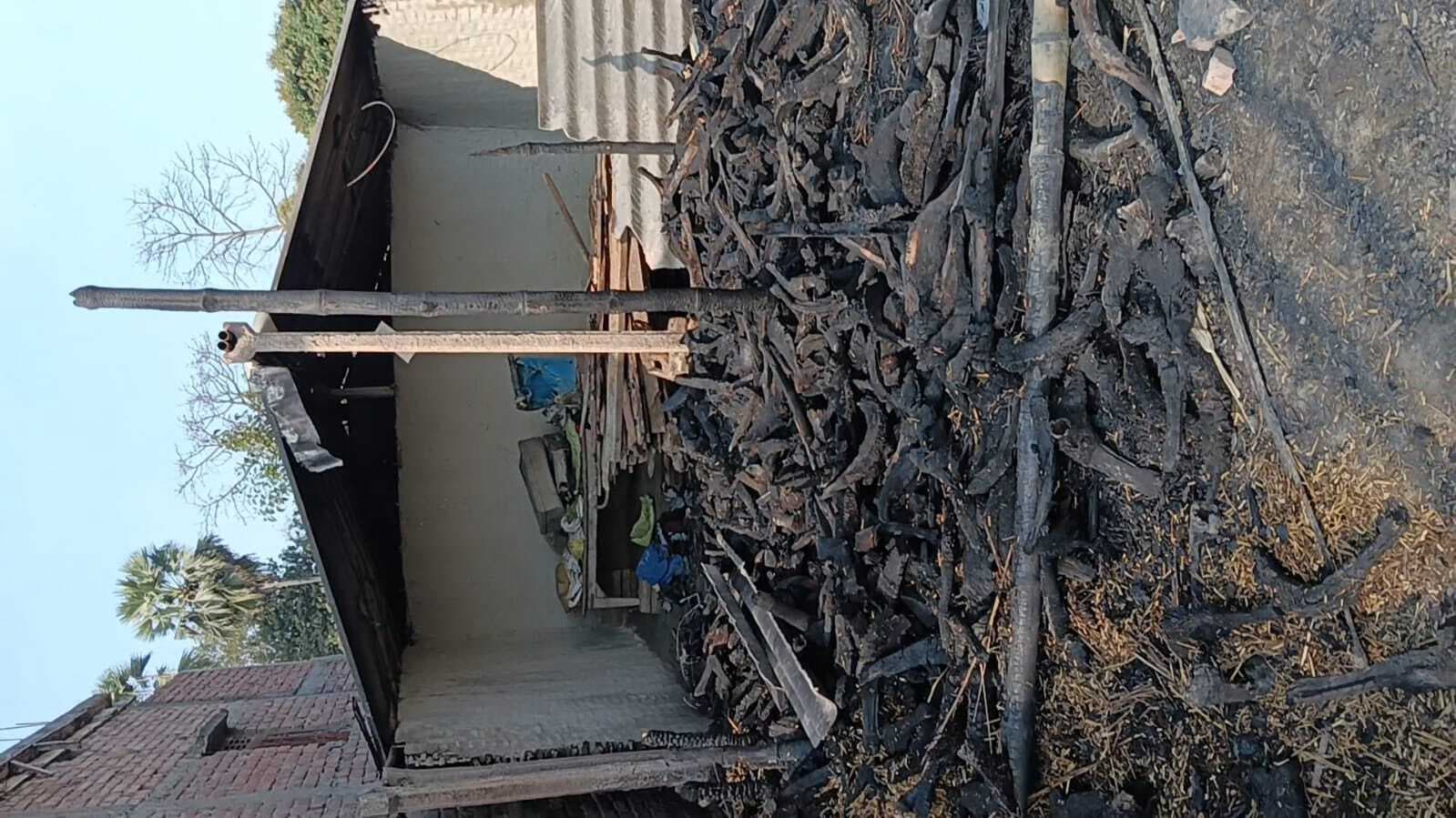 आग से दो घर जले, लाखों का नुकसान