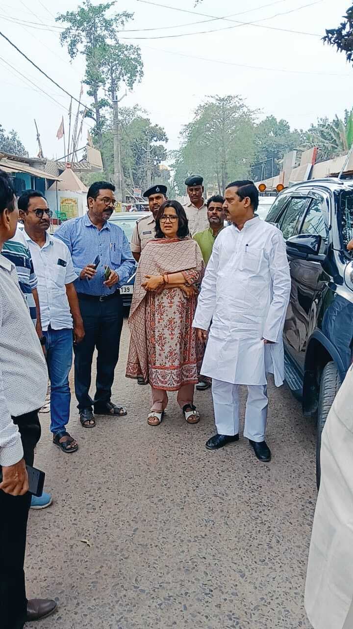 डीडीसी व जिप अध्यक्ष ने जर्जर सड़क का किया निरीक्षण