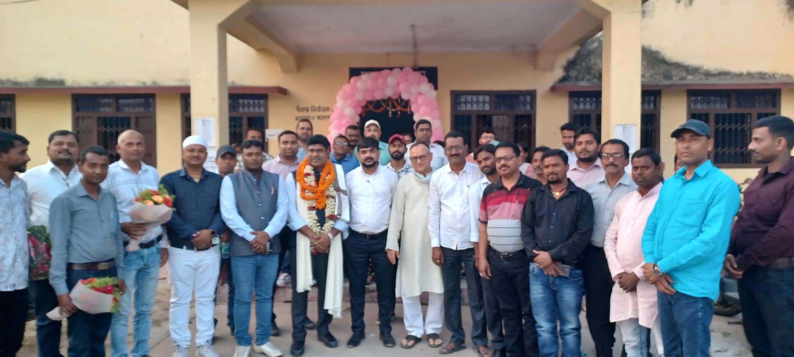 पूर्णिया पूर्व में पुराने बीडीओ को समारोहपूर्वक विदाई, नये का जोरदार स्वागत