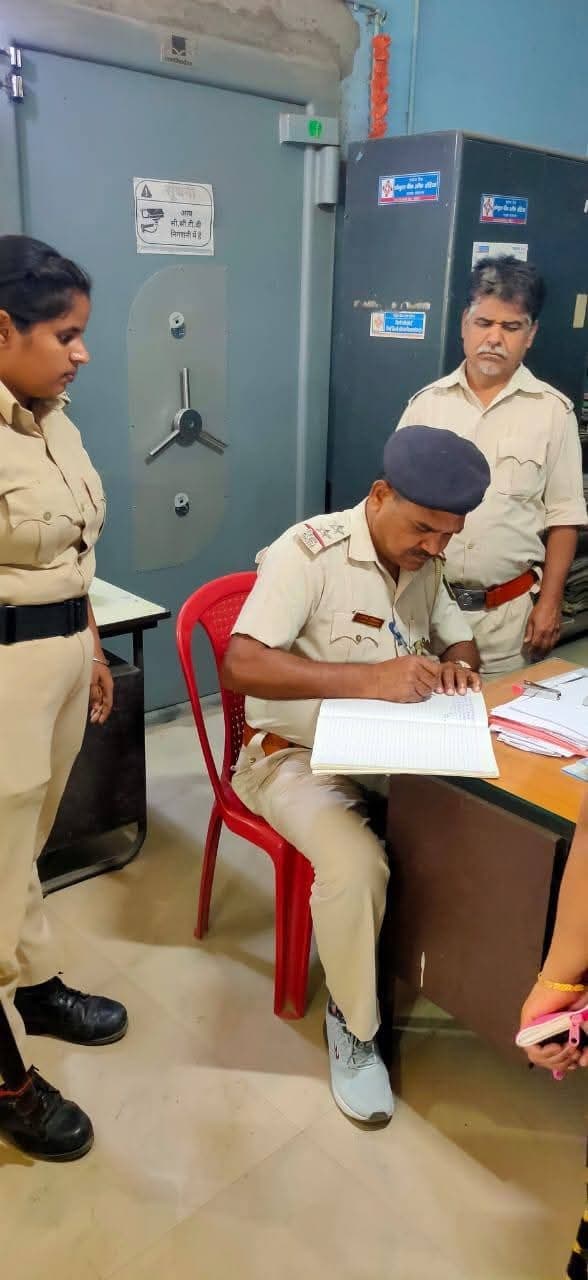 किशनगंज पुलिस ने जिले के विभिन्न वित्तीय संस्थानों में सुरक्षा व्यवस्था का लिया जायजा