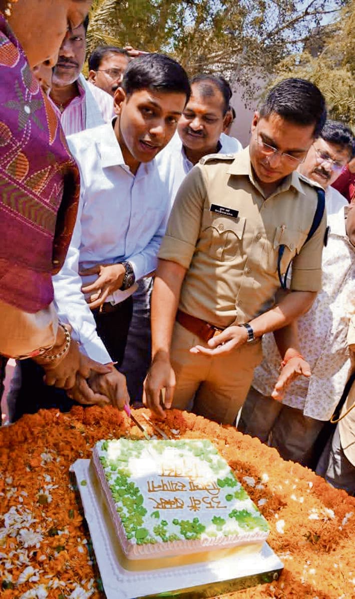 Buxar News: देश में आध्यात्मिक केंद्र के रूप में प्रसिद्ध है बक्सर : डीएम