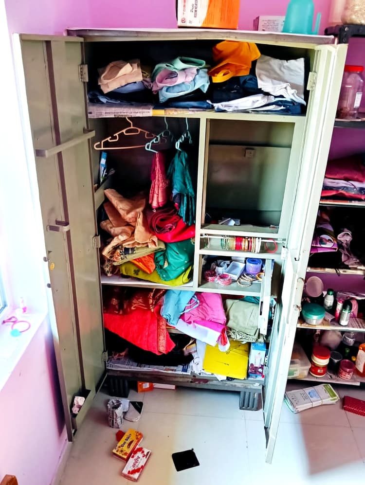 स्वास्थ्य उपकेंद्र के आवास से नकद समेत तीन लाख की संपत्ति की चोरी