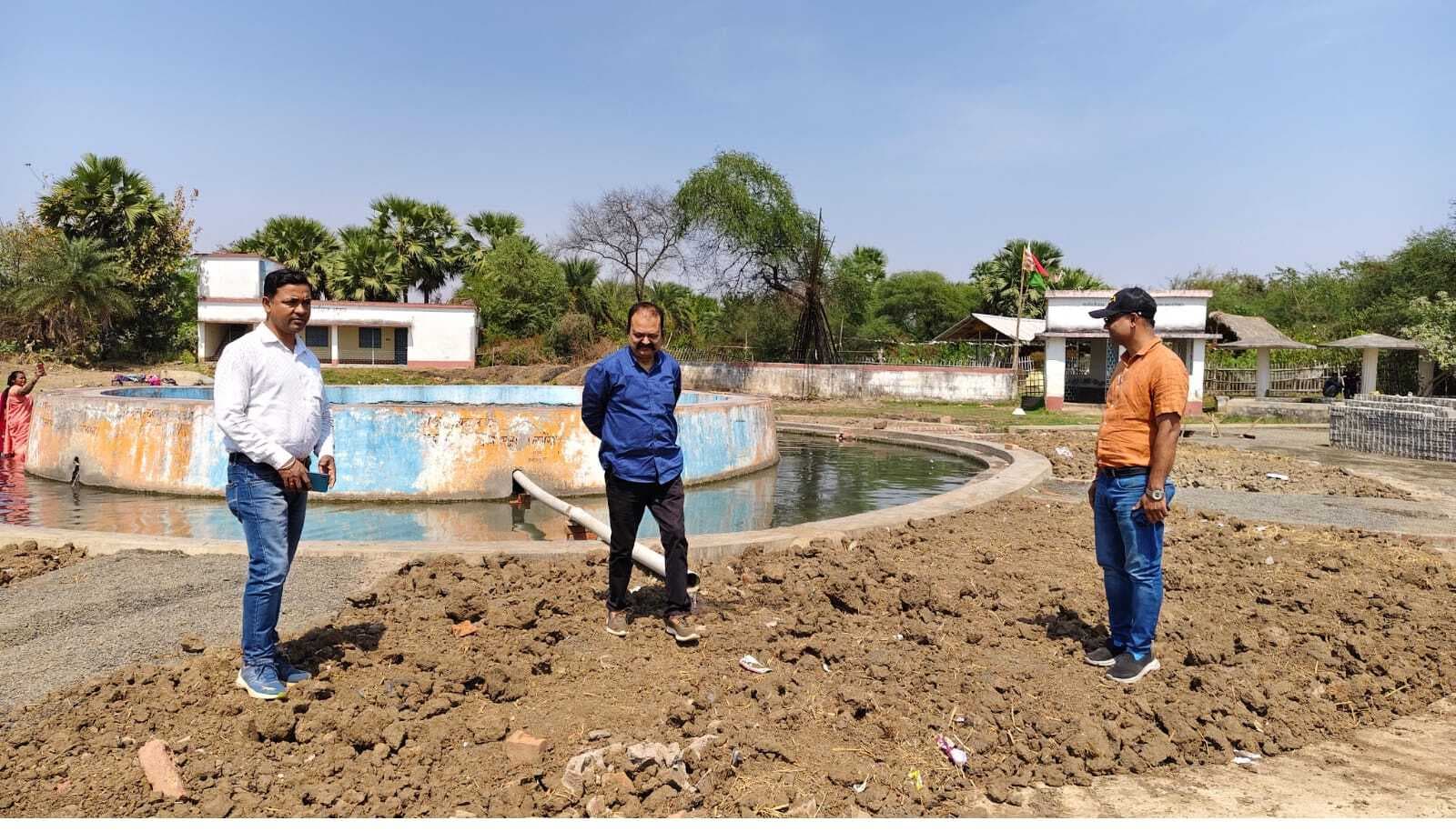 बीडीओ ने सितपुर गर्मकुंड के सौंदर्यीकरण कार्य का लिया जायजा