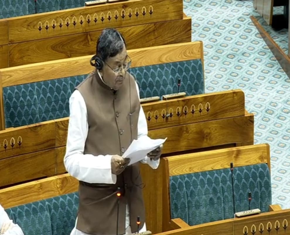 सांसद ने सुपौल से गुहाटी व कोलकत्ता के लिए नई सुपरफास्ट ट्रेन चलाने की रखी मांग