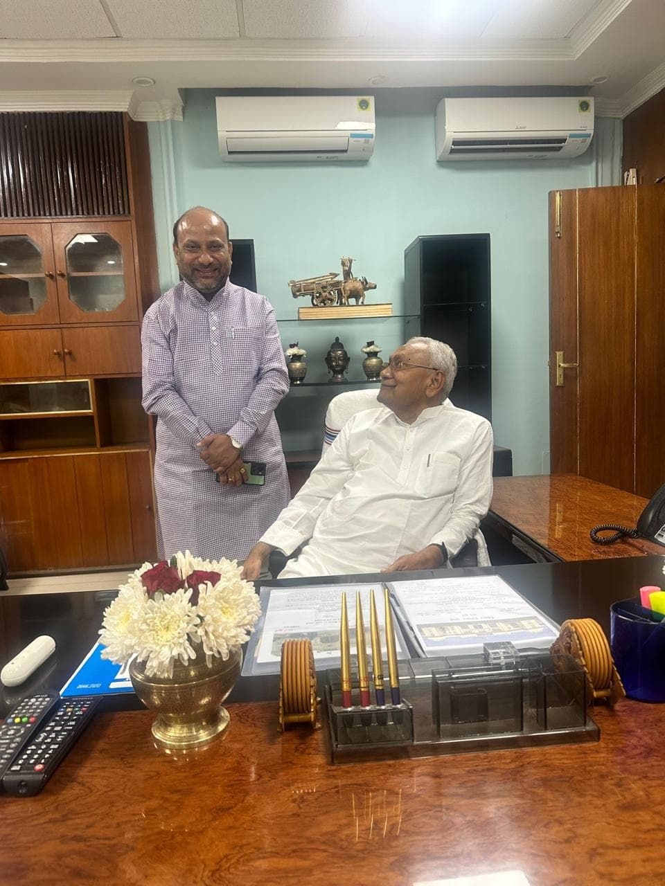 सीएम से मिले पूर्व विधायक गोपाल अग्रवाल, क्षेत्र की समस्याओं से कराया अवगत