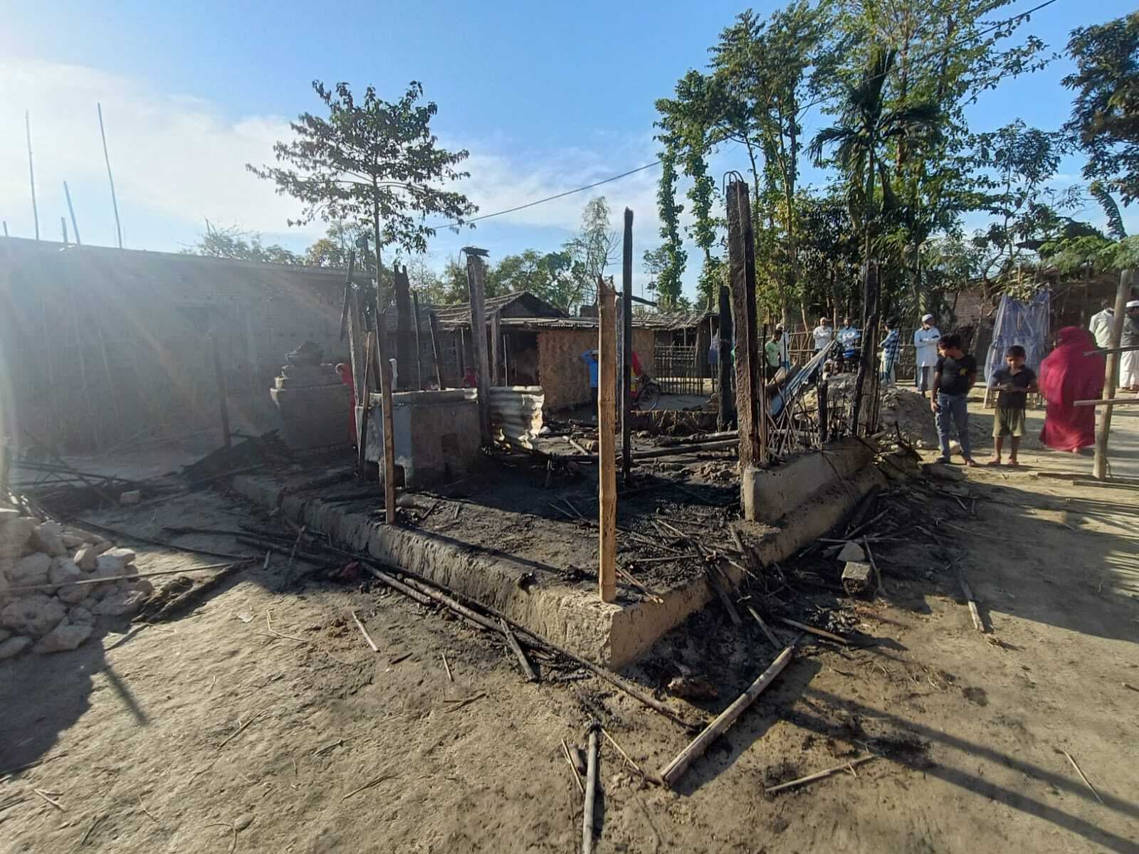 अगलगी में घर जले, 10 मवेशियों की मौत