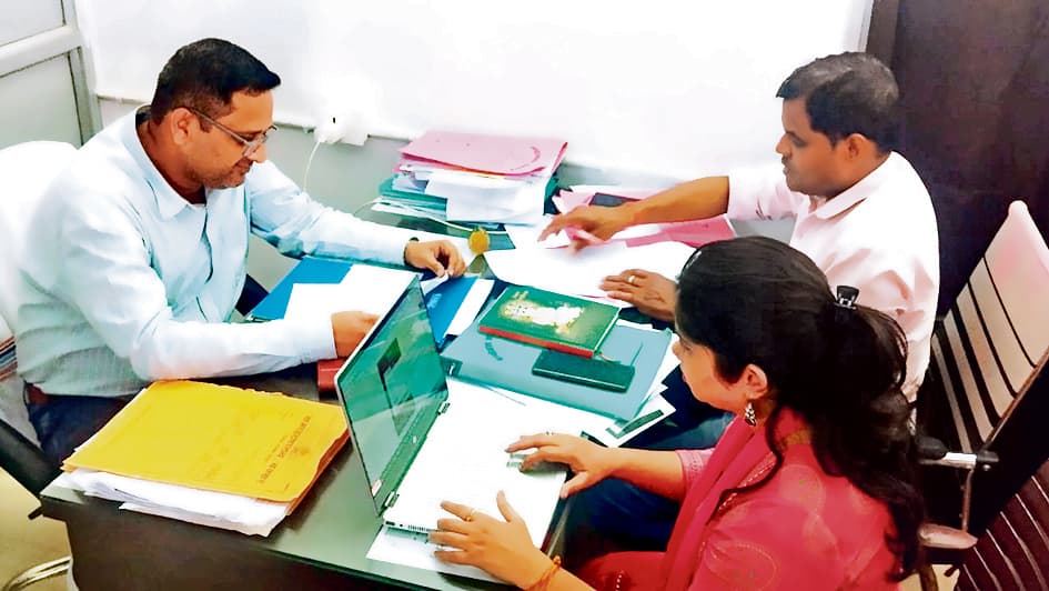 Buxar News: जिले के 915 मौजों का प्रपत्र पांच का काम पूरा, 194 में लगेगा दो-तीन दिन का समय