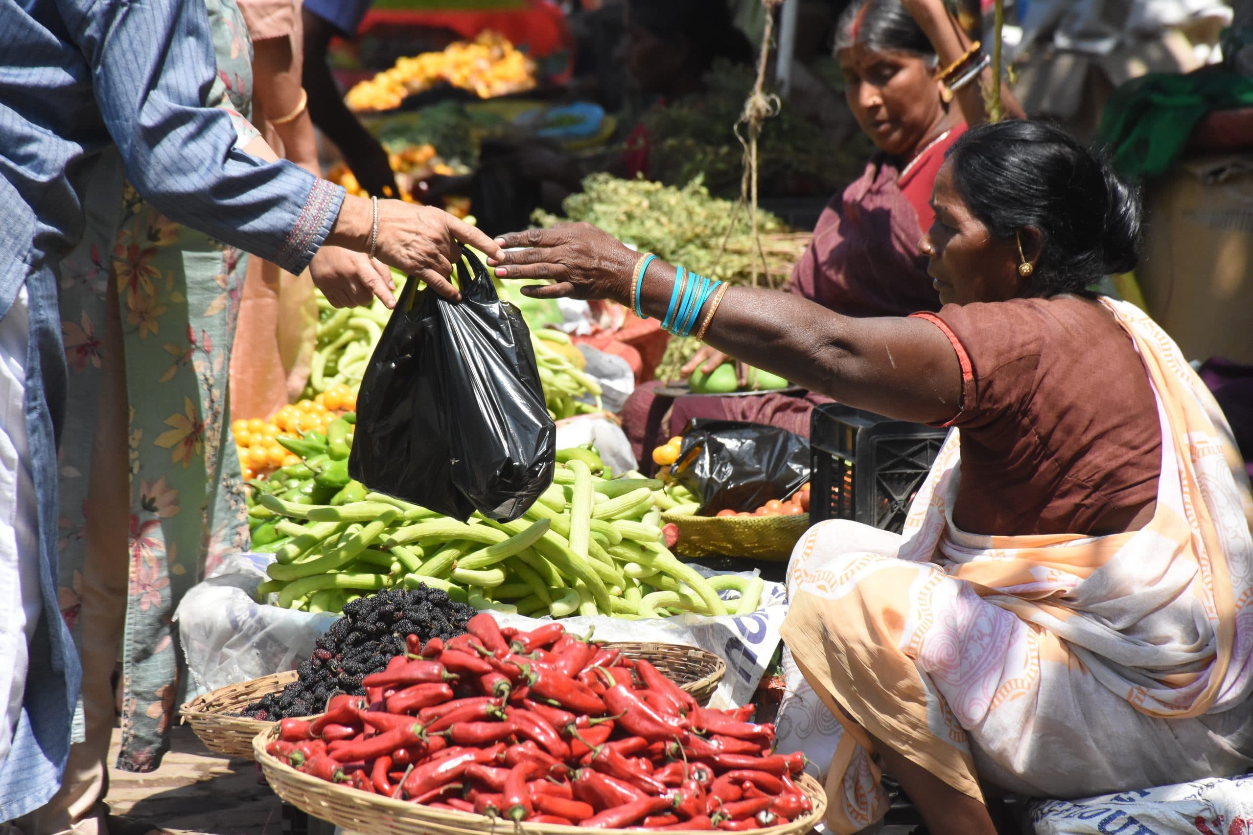 Ranchi News : राजधानी रांची में पॉलिथीन पर प्रतिबंध बेअसर, धड़ल्ले से हो रहा इस्तेमाल