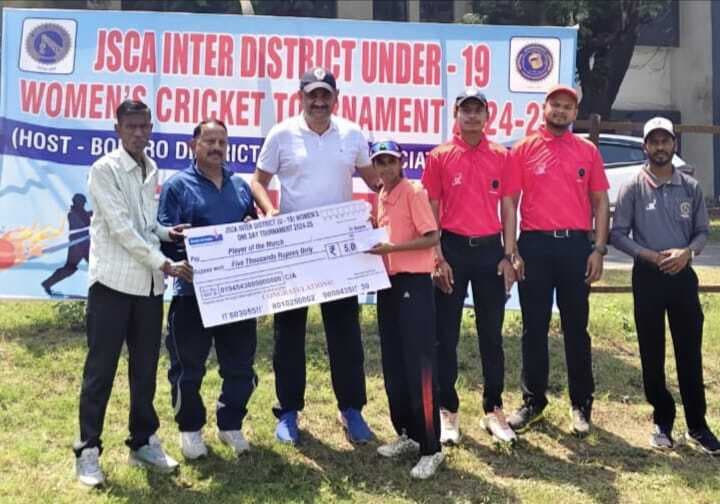 JSCA U19 WOMEN INTER DISTRICT CRICKET:कोमल हुई घातक, अपनी धारधार गेंदबाजी से रामगढ़ को किया ध्वस्त