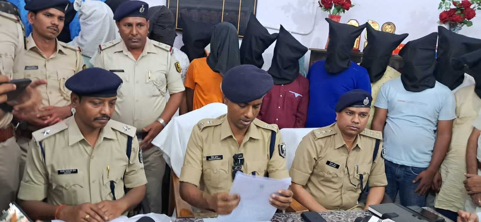 Sasaram News : भूमि विवाद को लेकर दो पक्षों में चली गोली, 18 गिरफ्तार