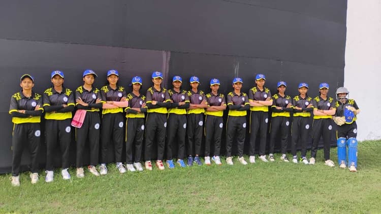 Sports news : इंटर डिस्टिक अंडर-19 वूमेन प्रतियोगिता में देवघर ने रांची टीम को आठ विकेट से हराया