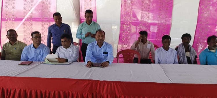 केंदाडीह माइंस के लीज नवीकरण को चापड़ी में ग्राम सभा हुई, ग्रामीणों ने स्थानीय को रोजगार व गांव में विकास कार्य की मांग रखी, प्रबंधन ने दिया आश्वासन