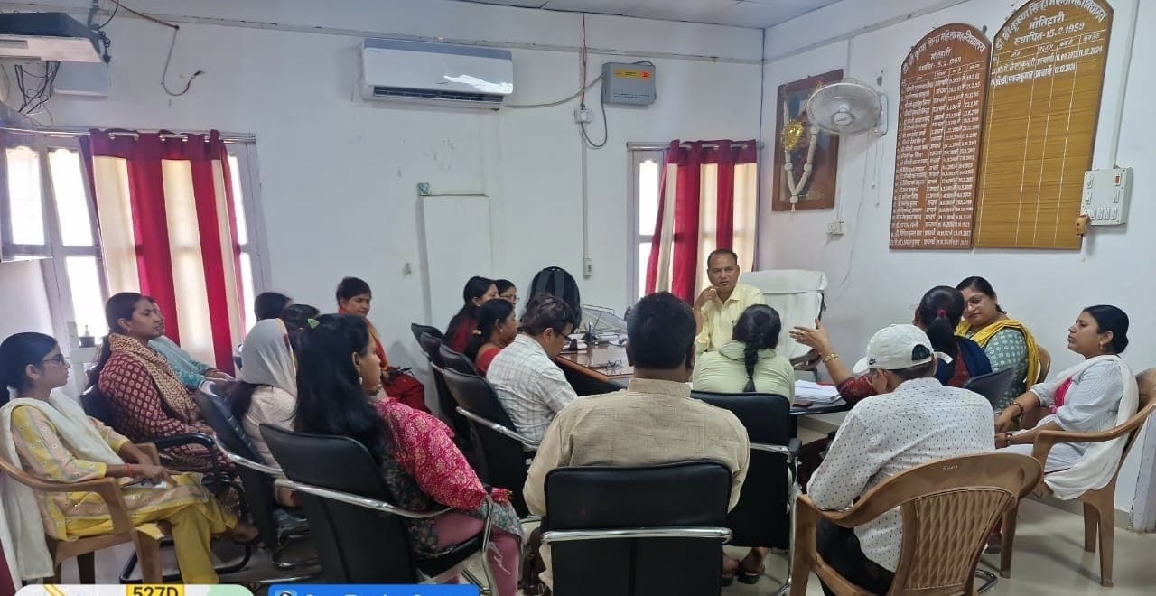 नैक ग्रेडेशन को लेकर प्राचार्य ने शिक्षकों के साथ की समीक्षात्मक बैठक