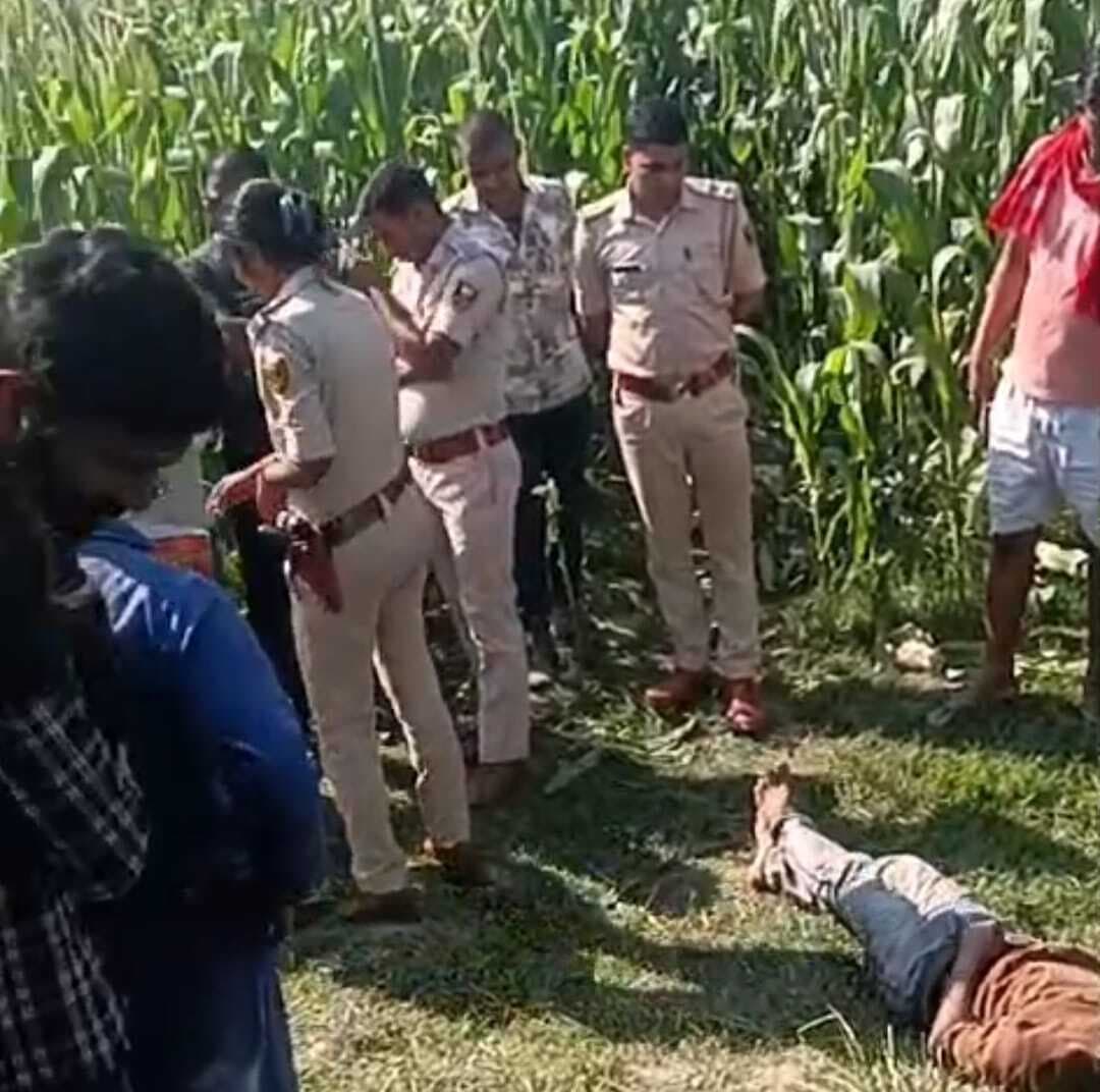 मक्का खेत से अज्ञात युवक का शव बरामद