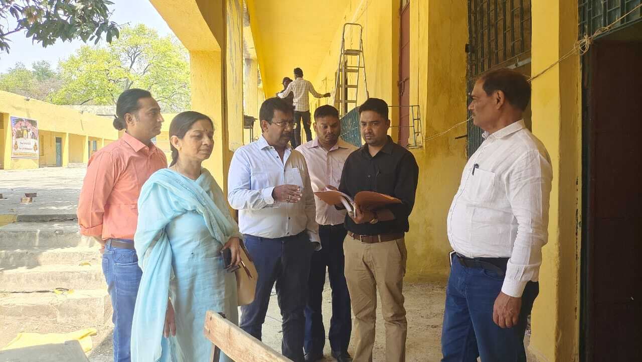 अधिकारियों ने केंद्रीय विद्यालय खोलने की तैयारी का किया निरीक्षण
