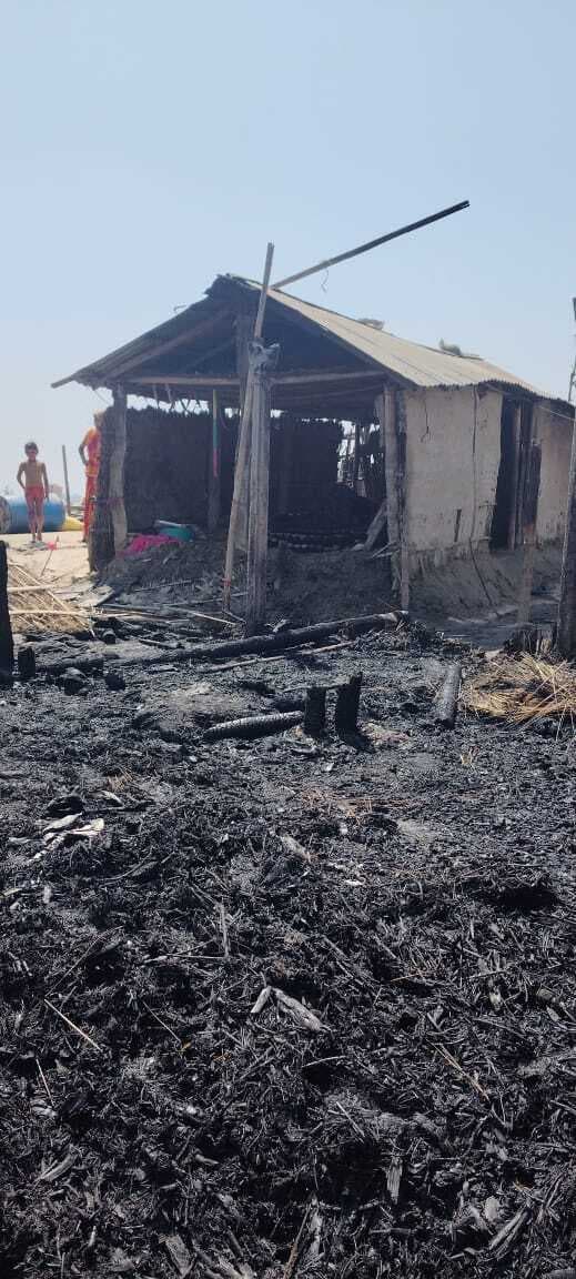 चूल्हे की चिंगारी से पांच घर सहित हजारों की संपत्ति का नुकसान