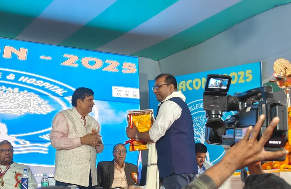 उत्कृष्ट स्वास्थ्य सेवा के लिए डॉ मो अतहर सम्मानित