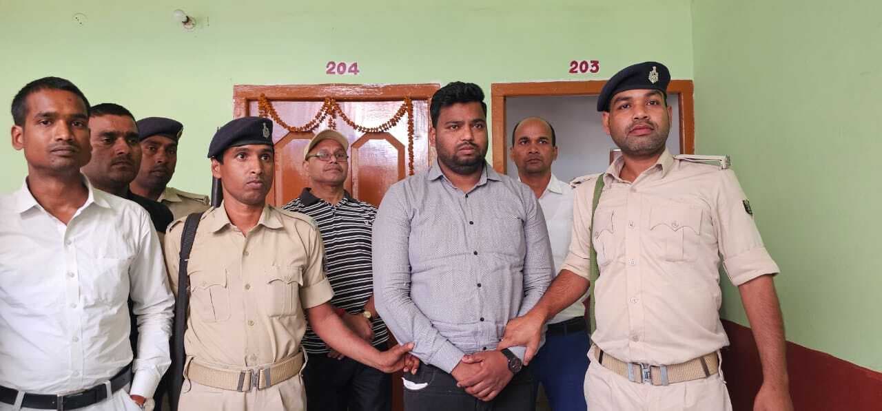 निगरानी के हत्थे चढ़ा कानूनगो, पांच हजार रुपये घूस लेते रंगे हाथ गिरफ्तार