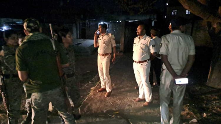 बच्चों के झगड़े में दो पक्षों के बीच विवाद के बाद हुई पत्थरबाजी