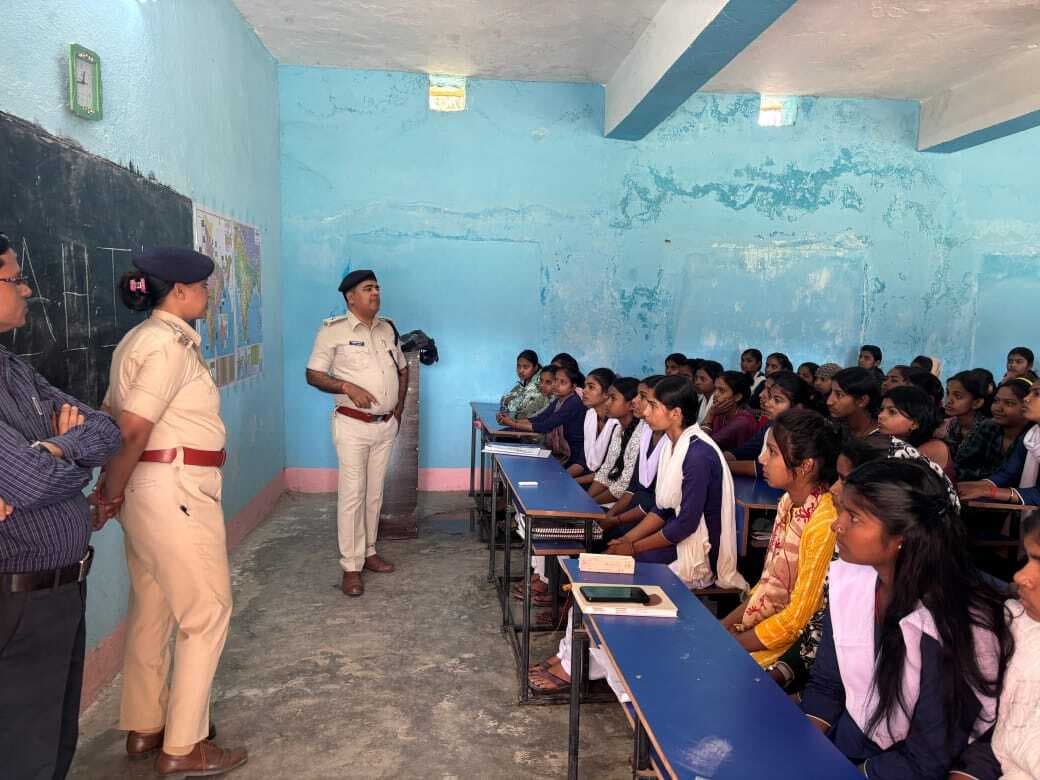 एएचटीयू की टीम ने स्कूली बच्चों को किया जागरूक