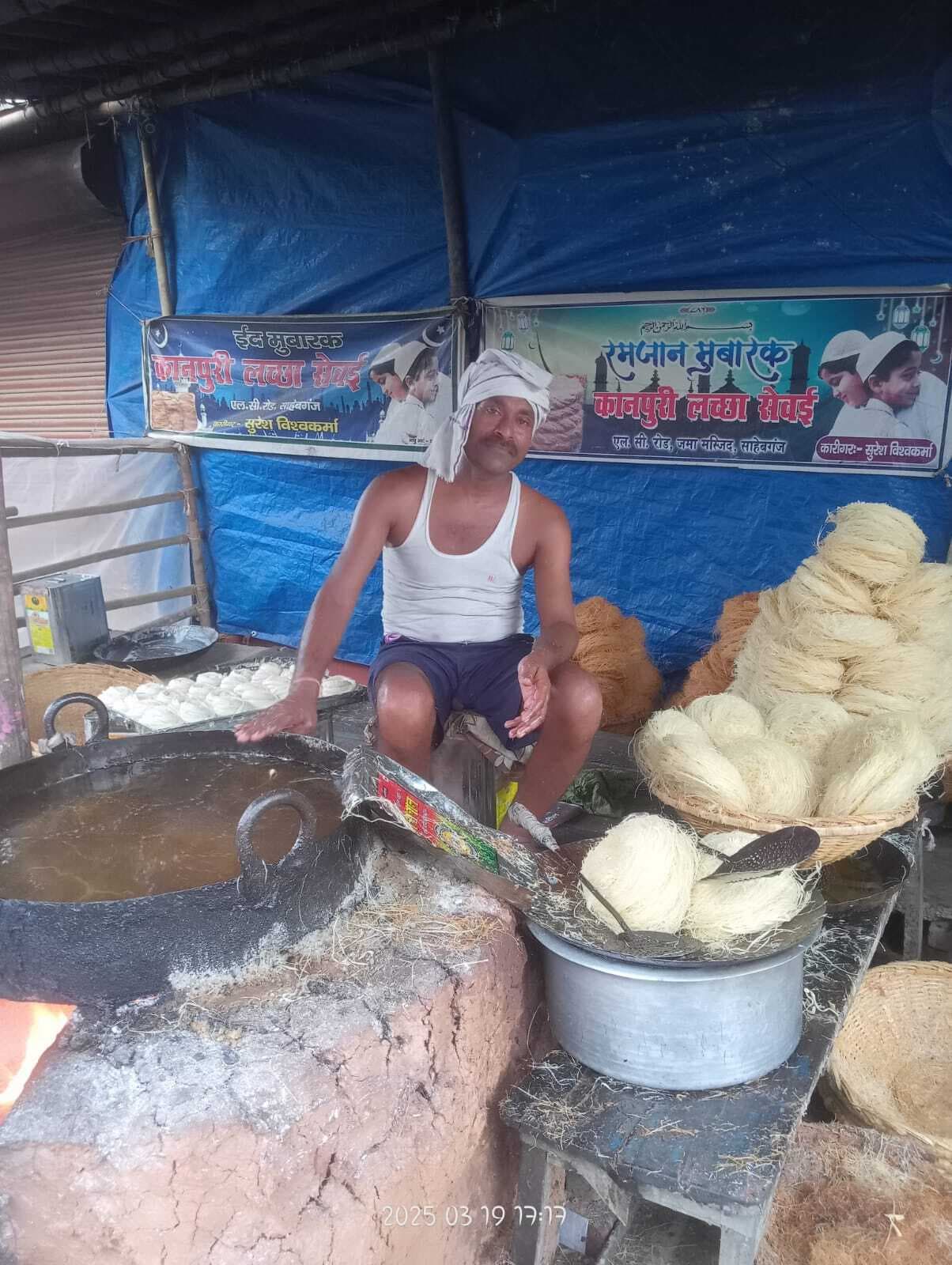 30 वर्षों से कानपुर के निखिल व पन्ना के हाथों की सेवई बढ़ा रही ईद की मिठास