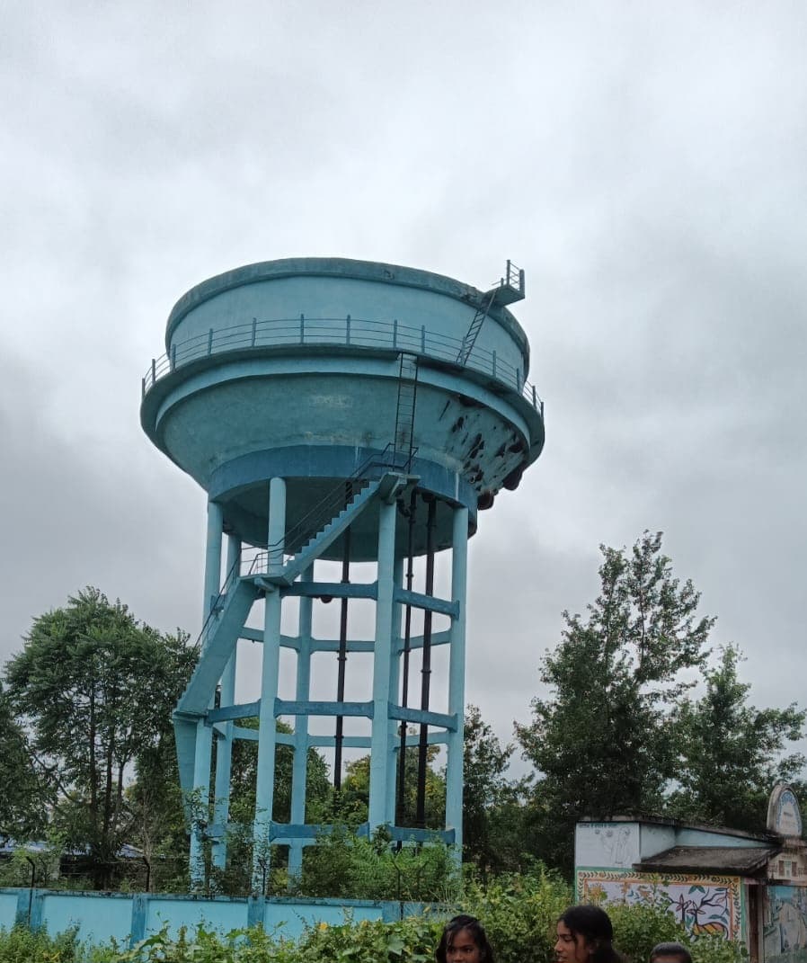 Giridih News :आठ करोड़ से पेशम में बनी थी टंकी, बिजली नहीं हाेने से 12000 लोगों को नहीं मिल रहा पानी