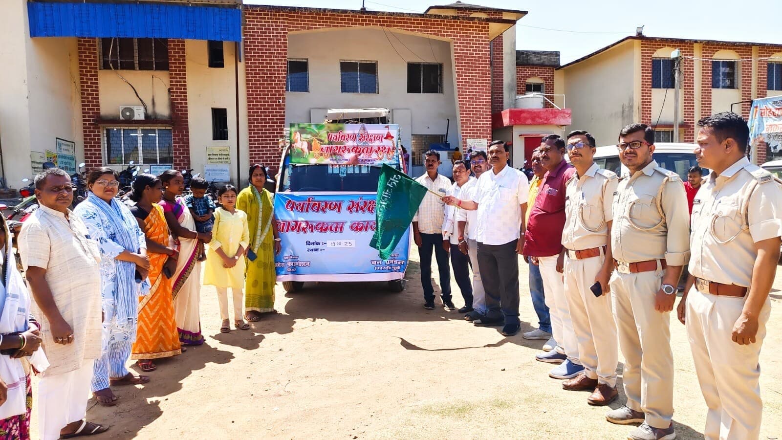 Giridih News :पर्यावरण सुरक्षा व जल संरक्षण को ले निकला जागरूकता रथ