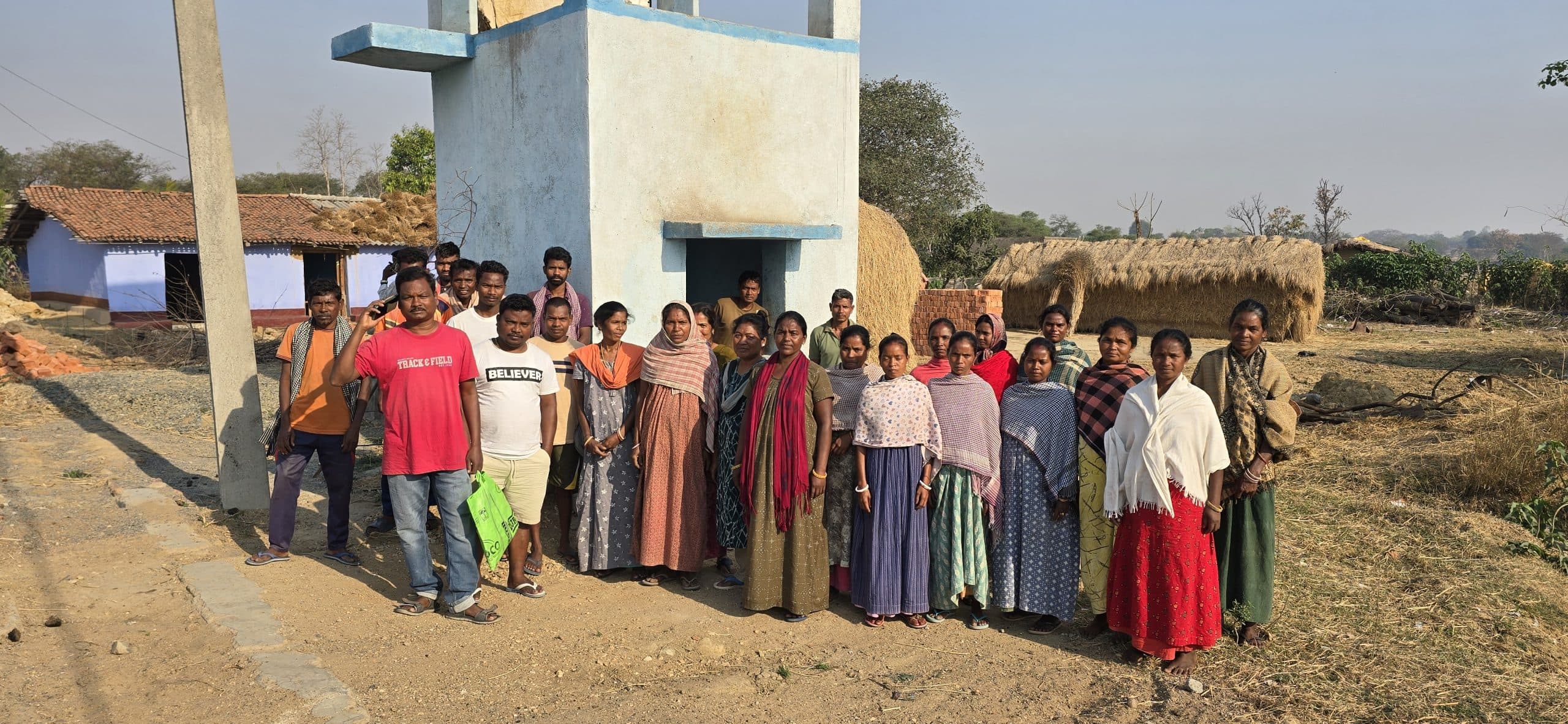 West Singhbhum News : हर घर नल जल योजना फेल, सड़कें बदहाल