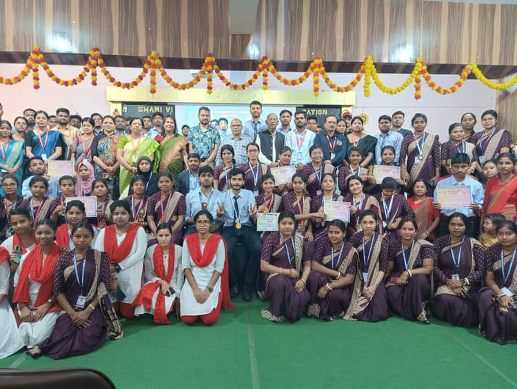 East Singhbhum News : विद्यार्थी हमेशा कुछ नया करने की सोचें और अपनी ऊर्जा लगायें : डॉ संजय