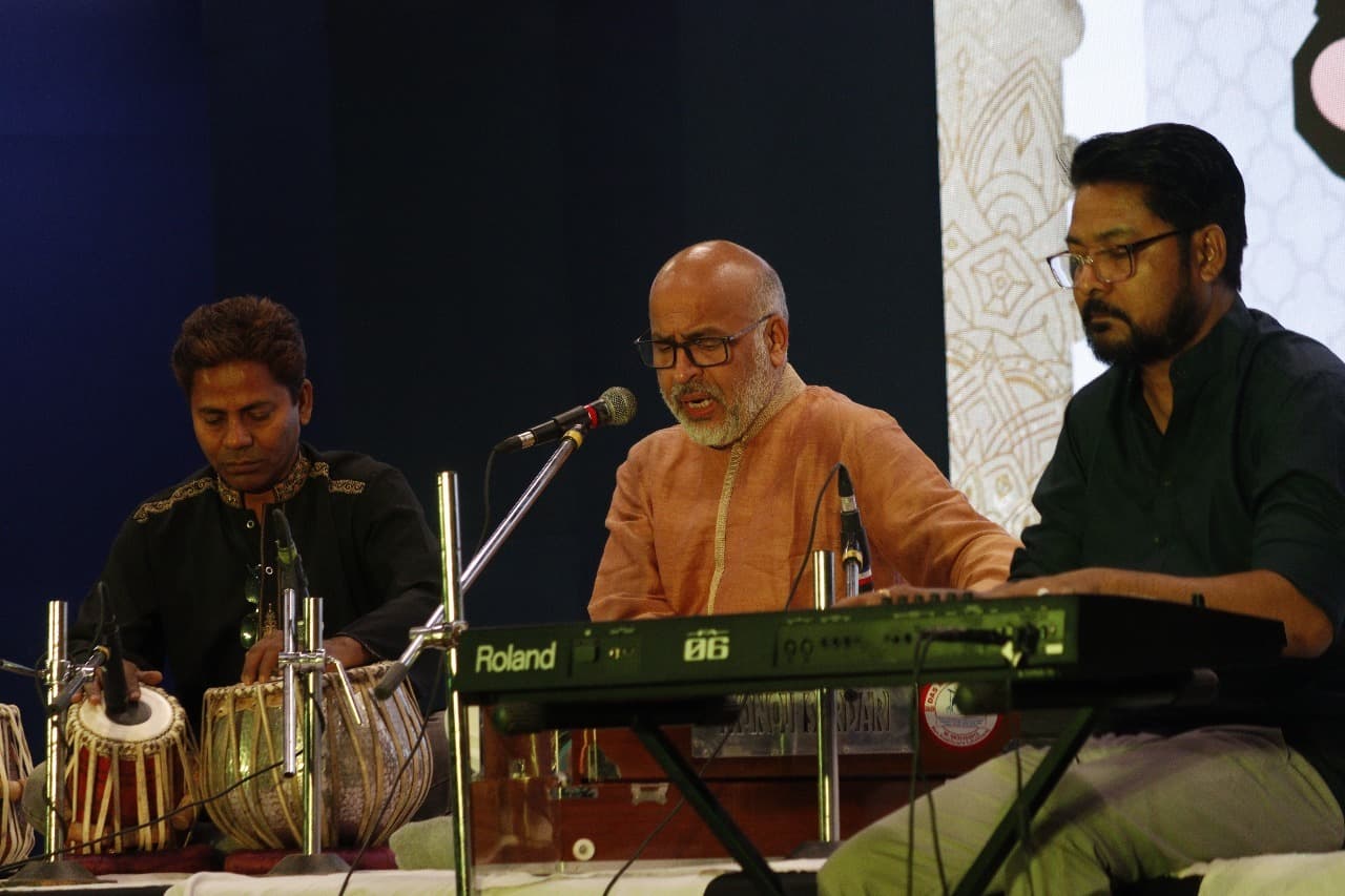ranchi news : बीआइटी मेसरा का एनुअल फेस्ट बीटोत्सव शुरू, डॉ नीरज गांधी के गजलों ने मोहा मन