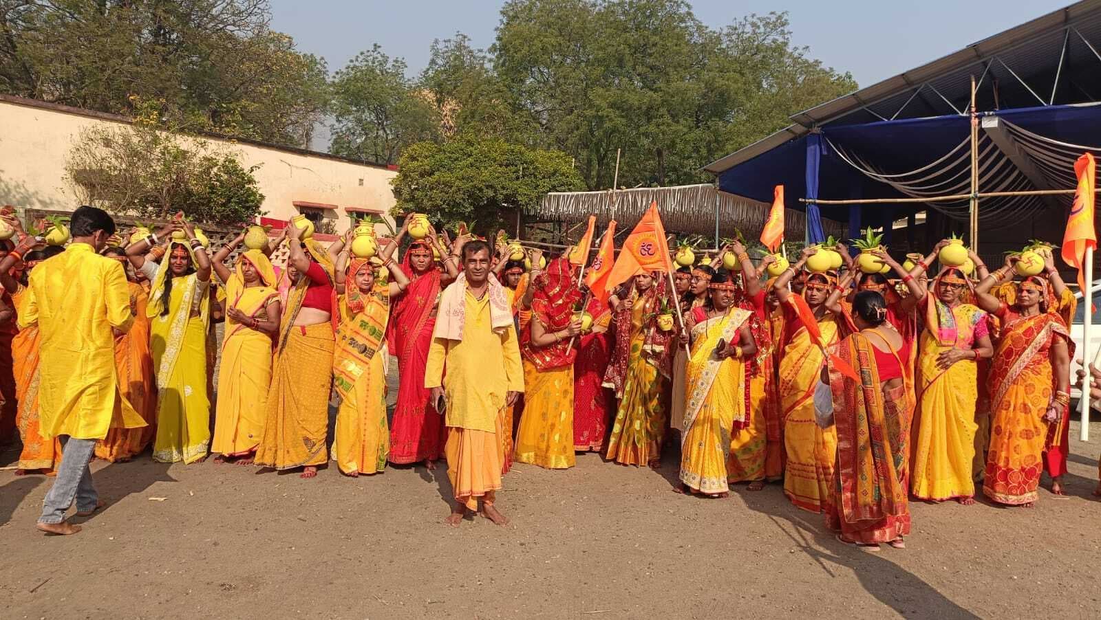 Bokaro News : कलश यात्रा के साथ गोमिया में शिव महापुराण कथा शुरू