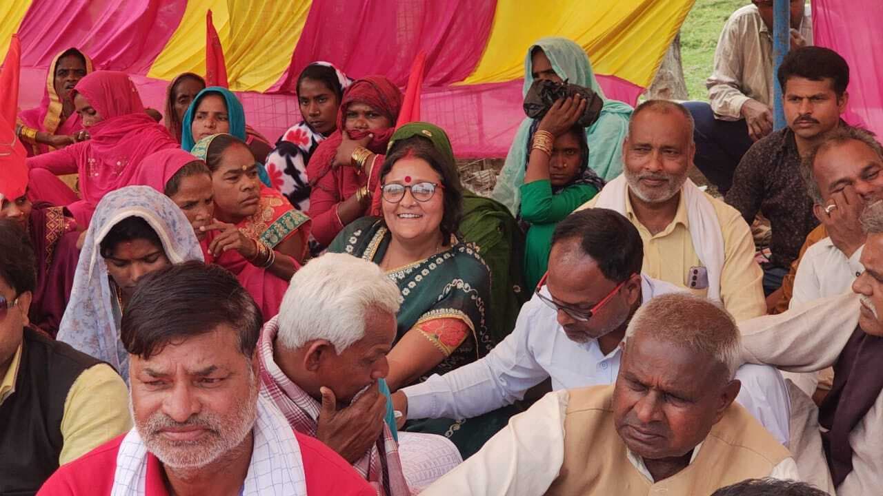 17 सूत्री मांगों को लेकर वाम दलों ने दिया धरना